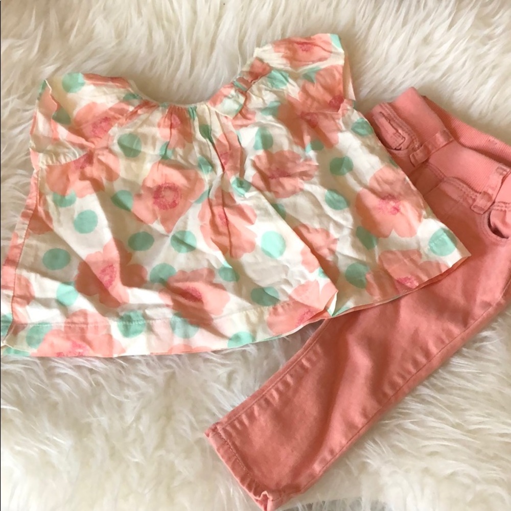 Gap set top and pants both size 6 to 12 months